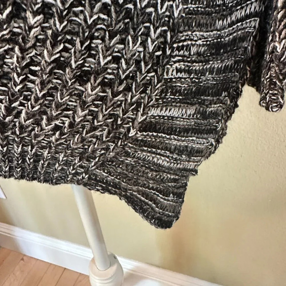 NWT CATWALK STUDIO Soft Chenille? Sweater with Side Vent Details - s/m - Picture 8 of 9